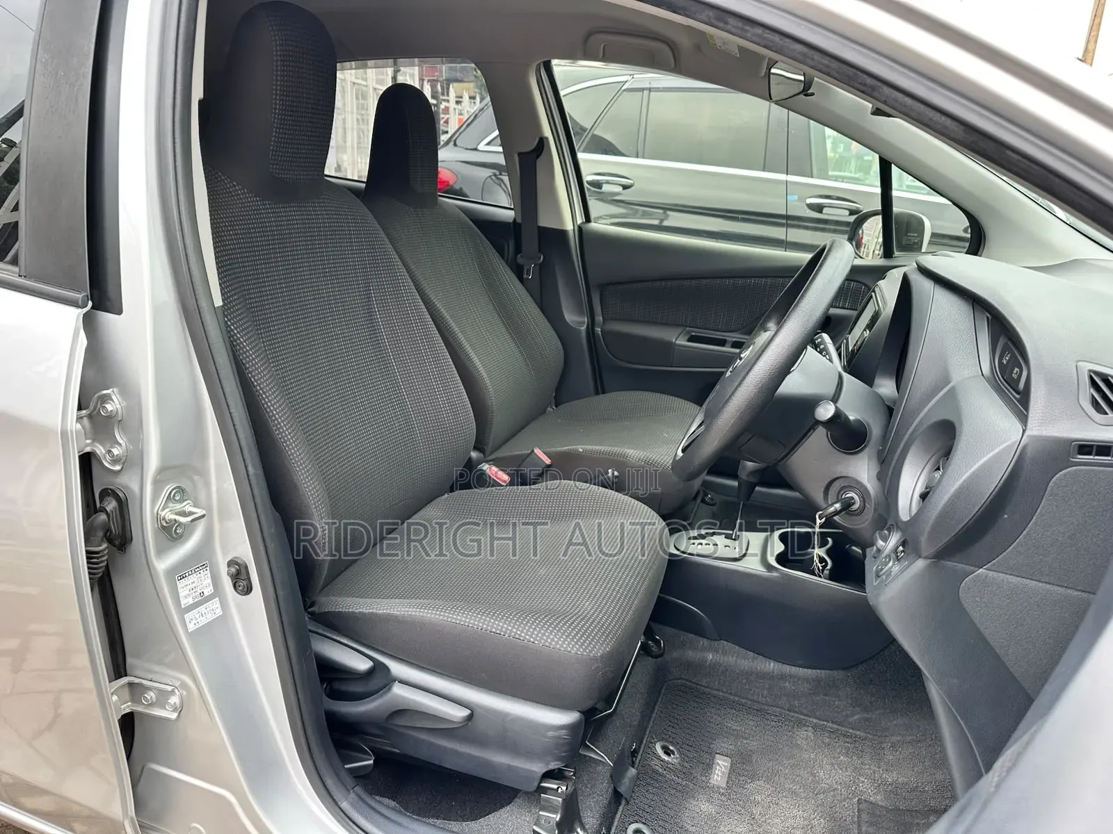 Toyota Vitz 2019 Silver
