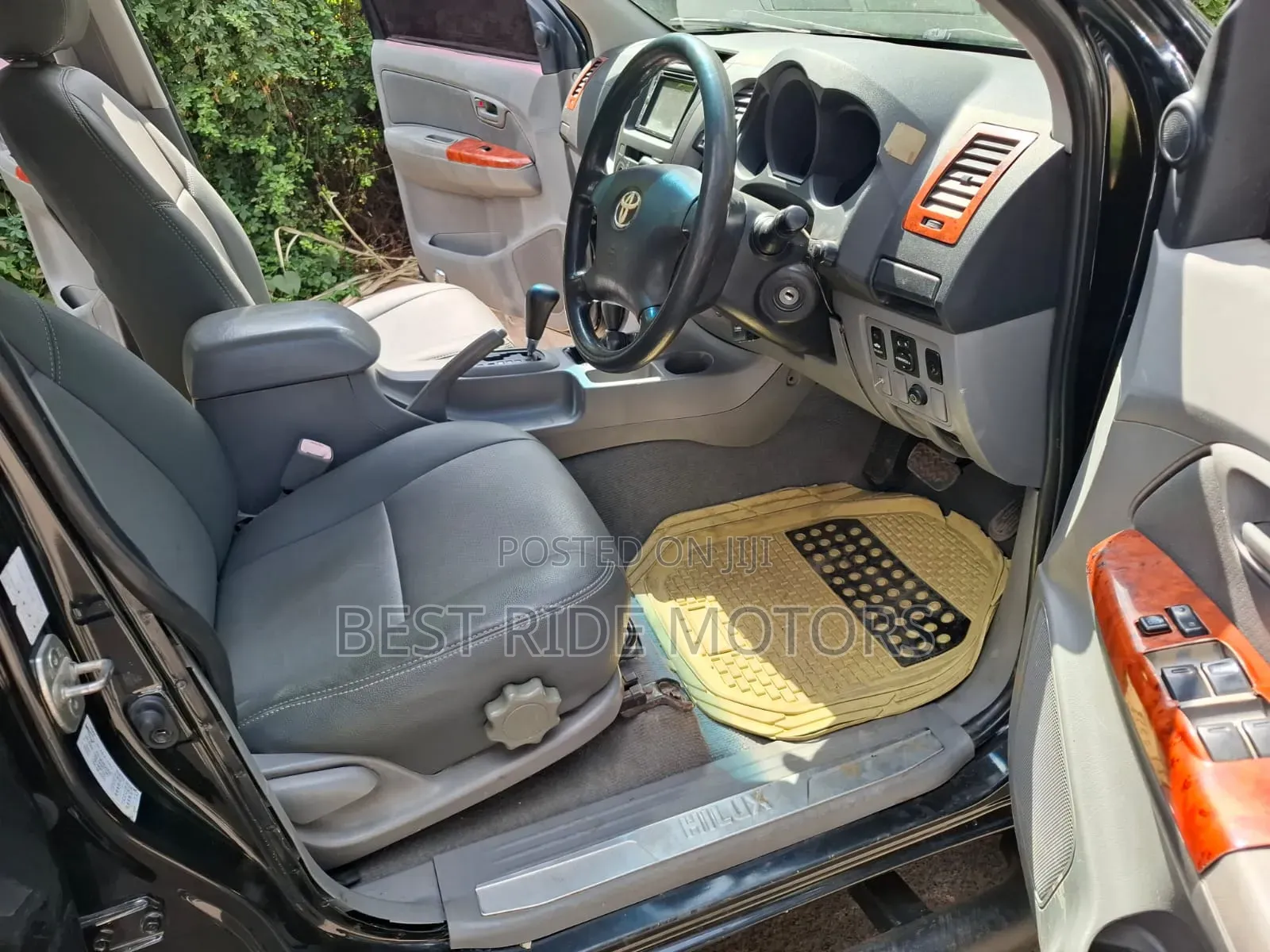 Toyota Hilux 2011 Black