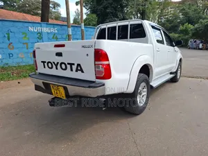 Toyota Hilux 2014 White