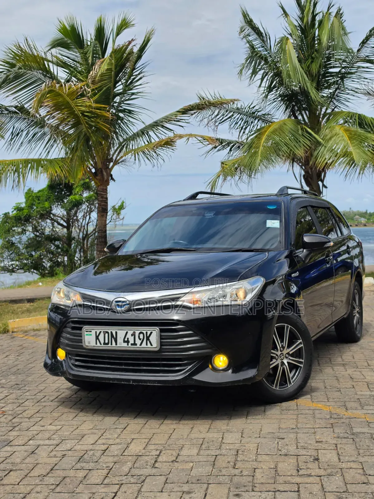 Toyota Corolla Fielder 1.5 Hybrid FWD 2015 Black