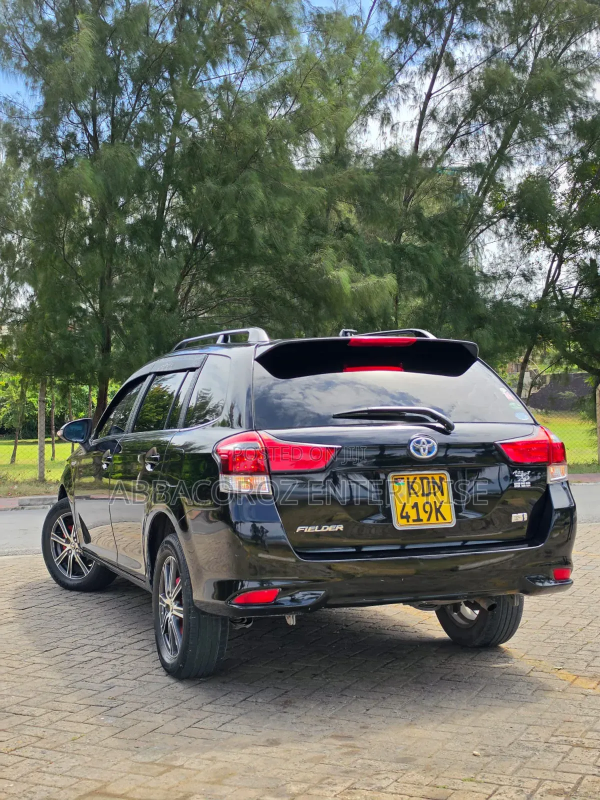Toyota Corolla Fielder 1.5 Hybrid FWD 2015 Black