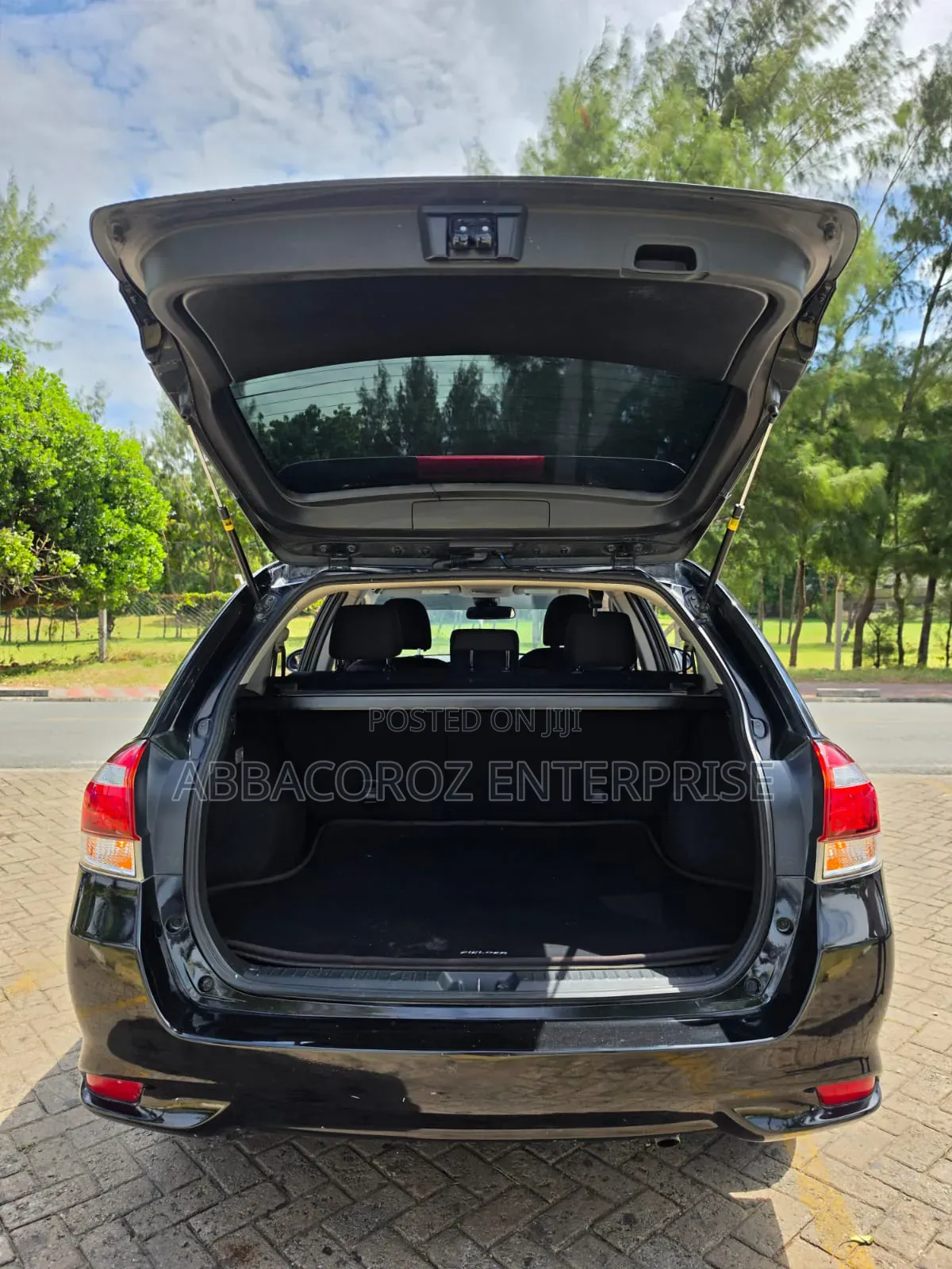 Toyota Corolla Fielder 1.5 Hybrid FWD 2015 Black
