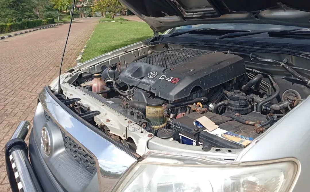 Toyota Hilux 2011 Silver