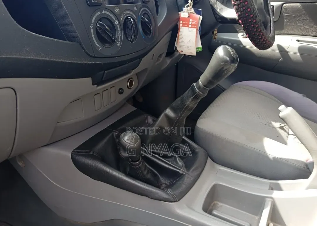 Toyota Hilux 2011 Silver