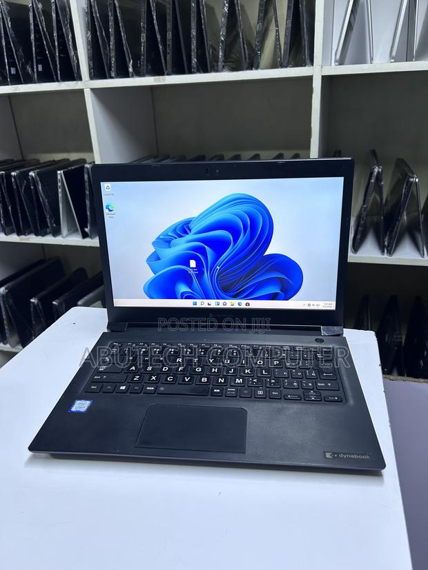 Laptop Toshiba Satellite S70 4GB Intel Core i5 SSD 256GB - main view