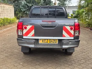 Toyota Hilux 2016 Blue