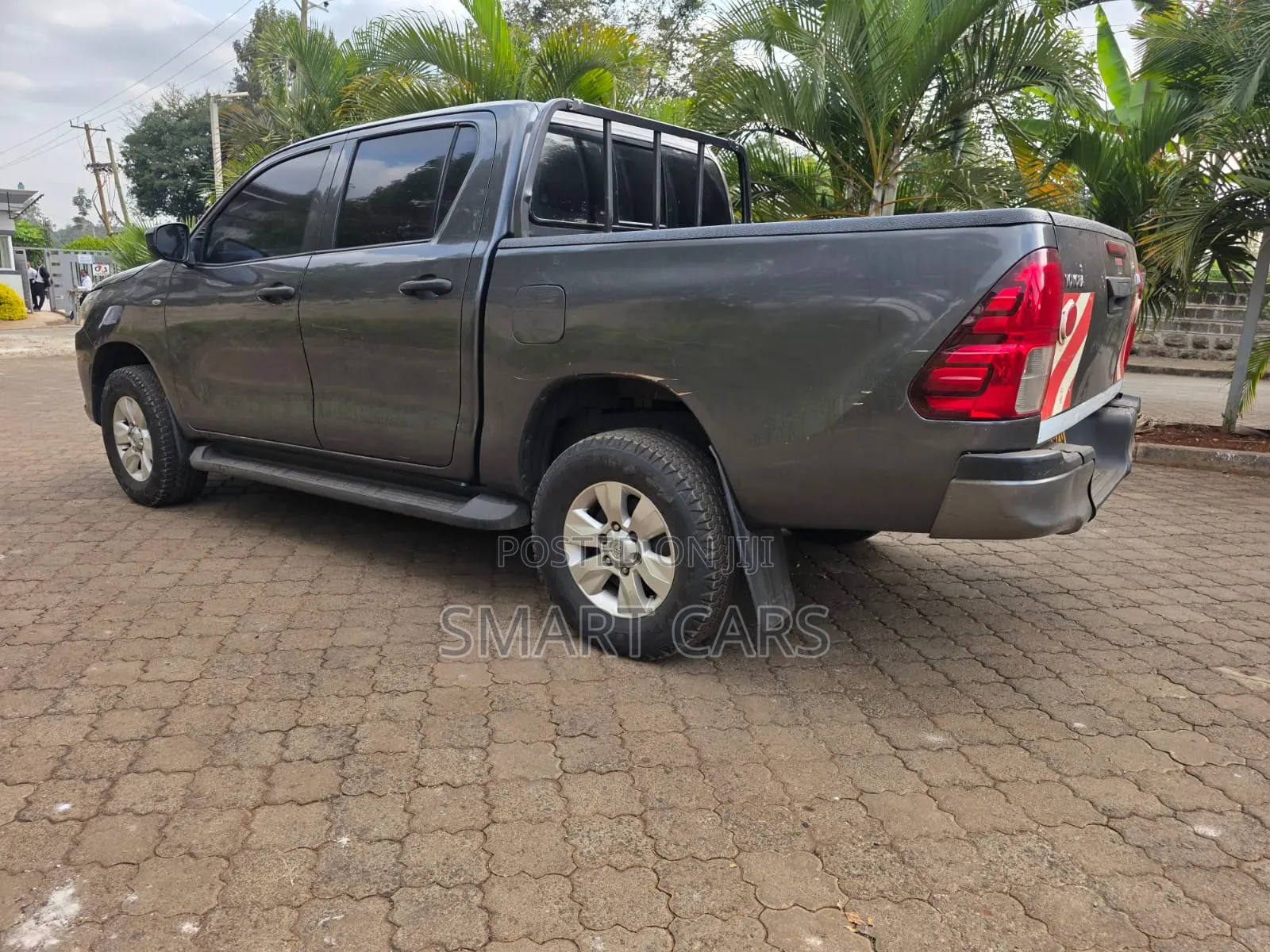 Toyota Hilux 2016 Blue