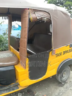 Bajaj RE 2021 Yellow