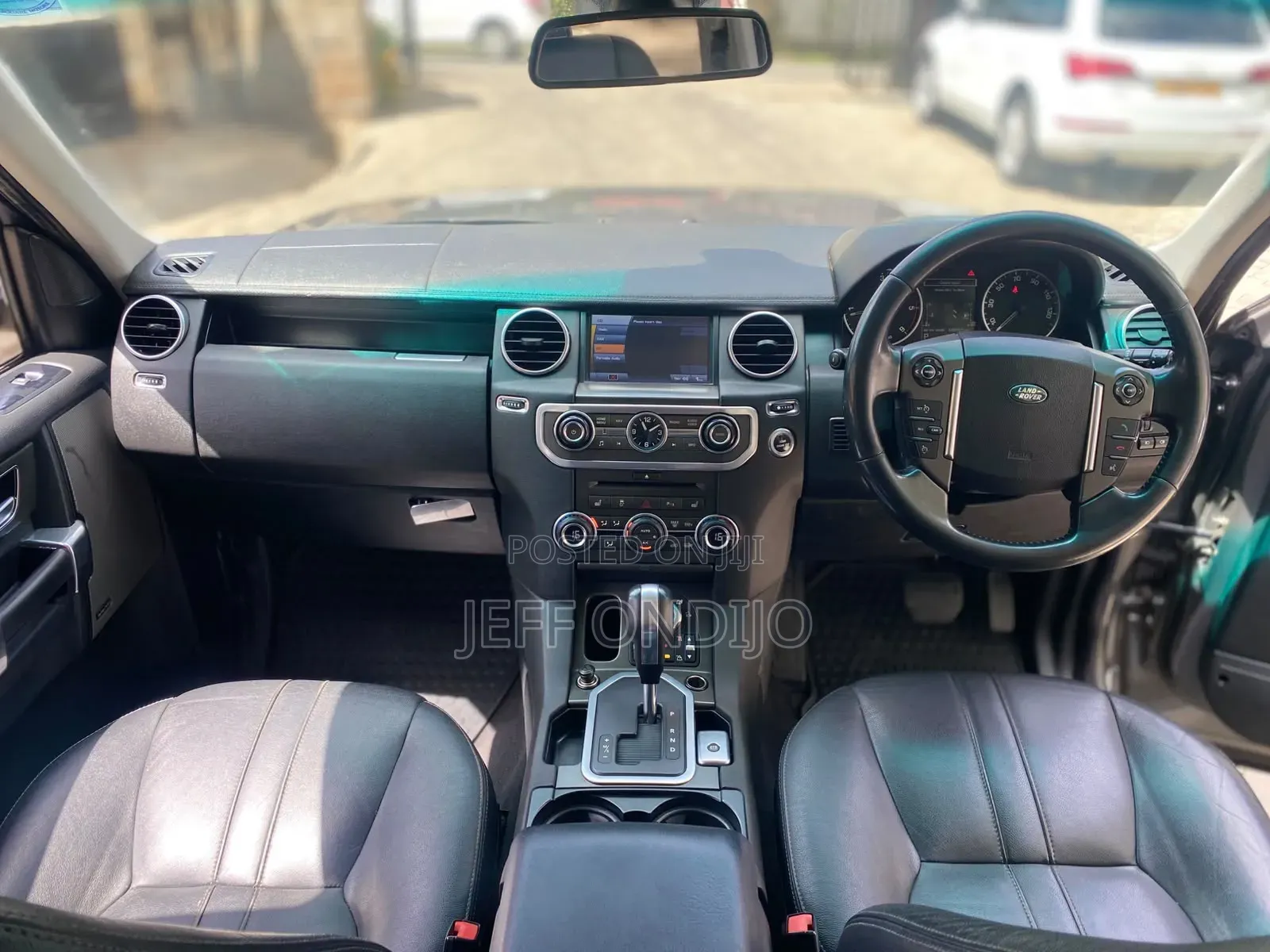 Land Rover Discovery 2011 Silver