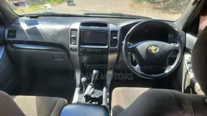 Toyota Land Cruiser Prado 2006 White