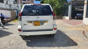 Toyota Land Cruiser Prado 2006 White