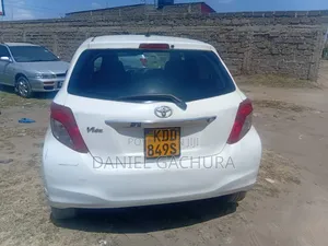 Toyota Vitz 2014 Off white