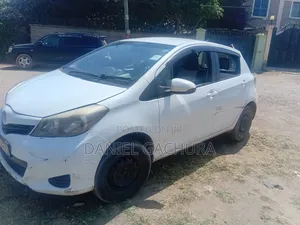 Toyota Vitz 2014 Off white