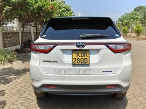 Toyota Harrier 2.0 2017 White