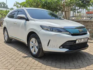 Toyota Harrier 2.0 2017 White