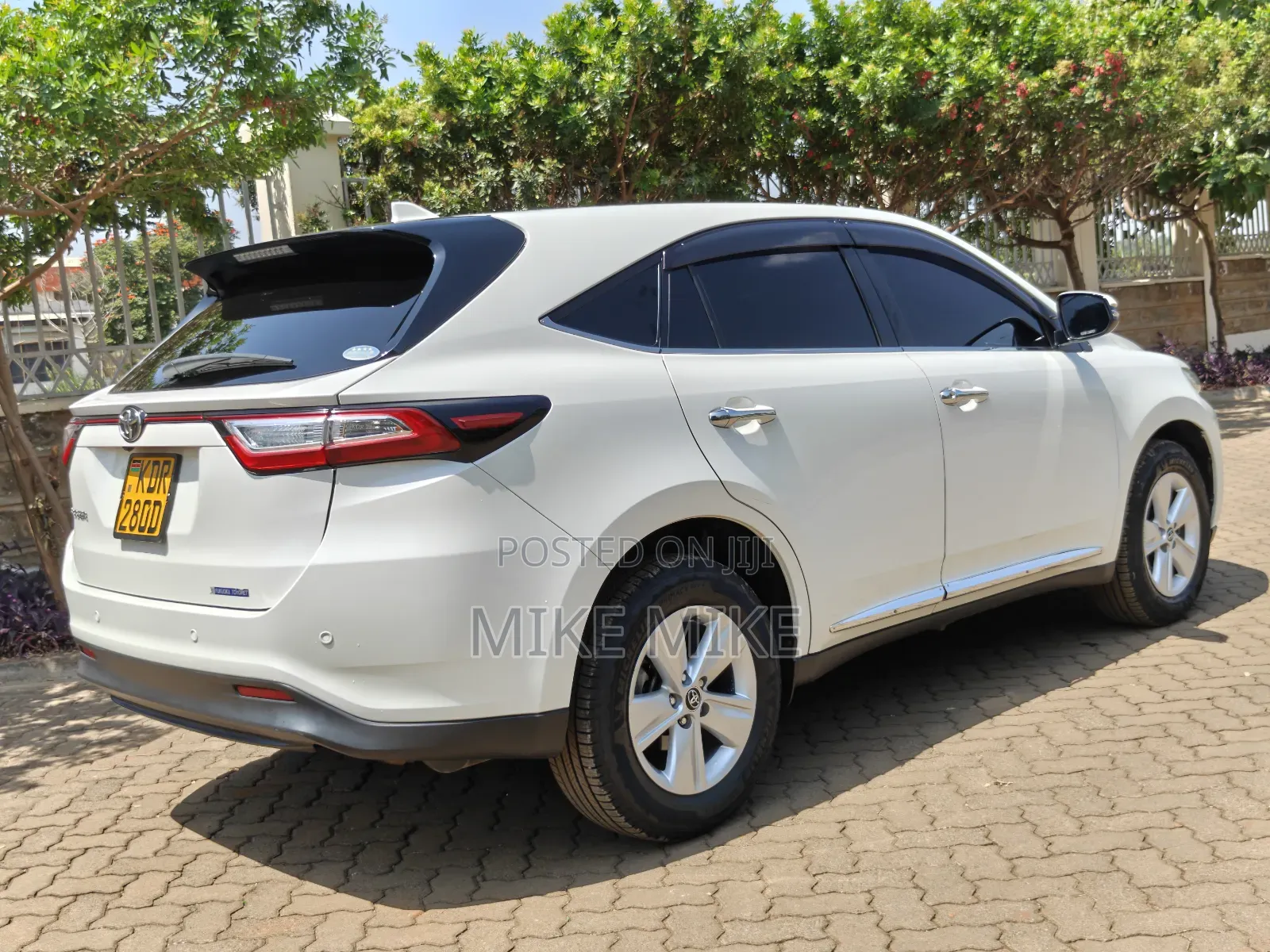 Toyota Harrier 2.0 2017 White