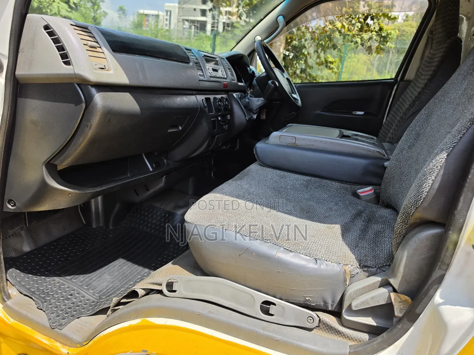 Toyota HiAce 2007 Yellow
