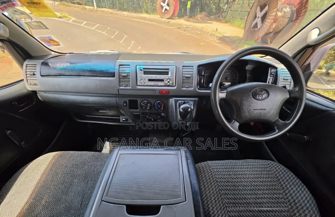 Toyota HiAce 2007 Yellow