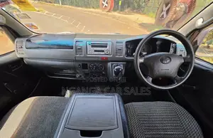 Toyota HiAce 2007 Yellow