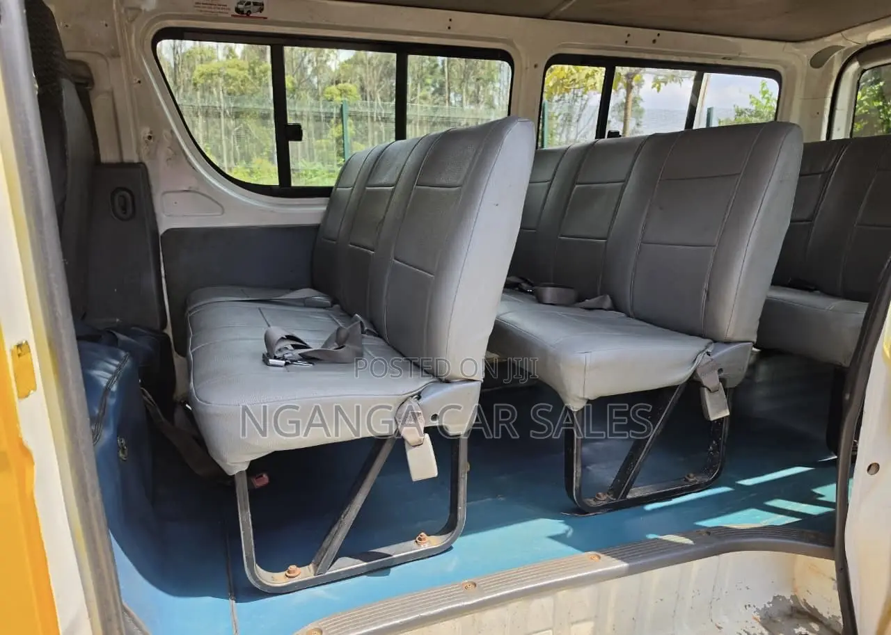 Toyota HiAce 2007 Yellow