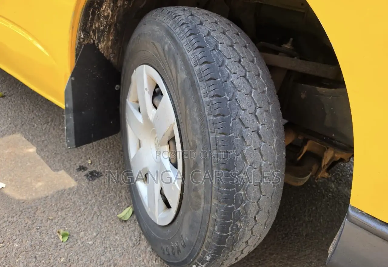Toyota HiAce 2007 Yellow