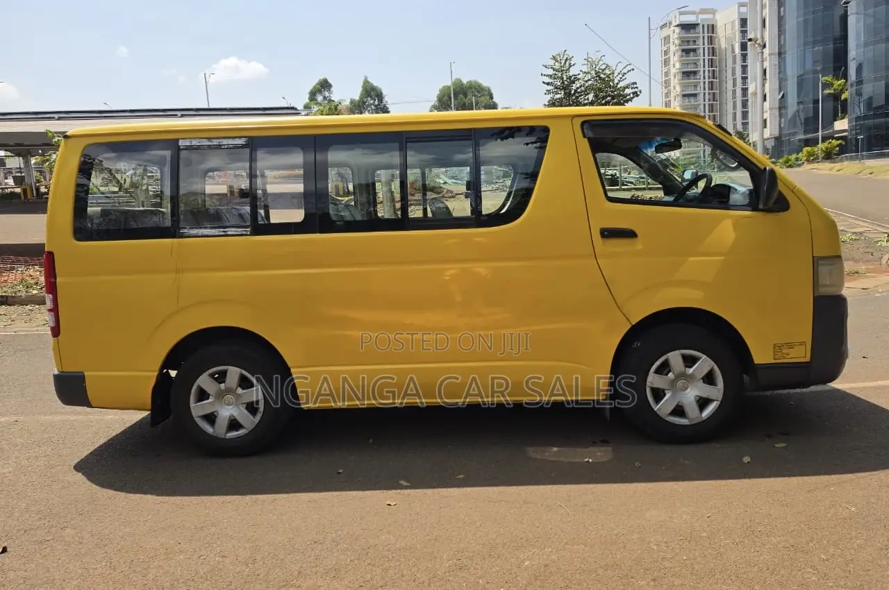 Toyota HiAce 2007 Yellow
