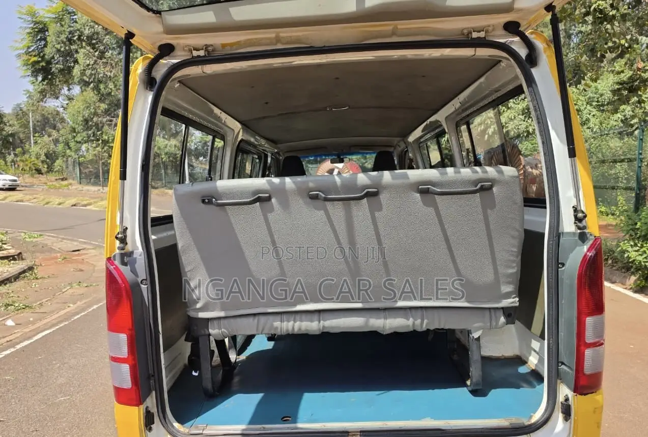 Toyota HiAce 2007 Yellow