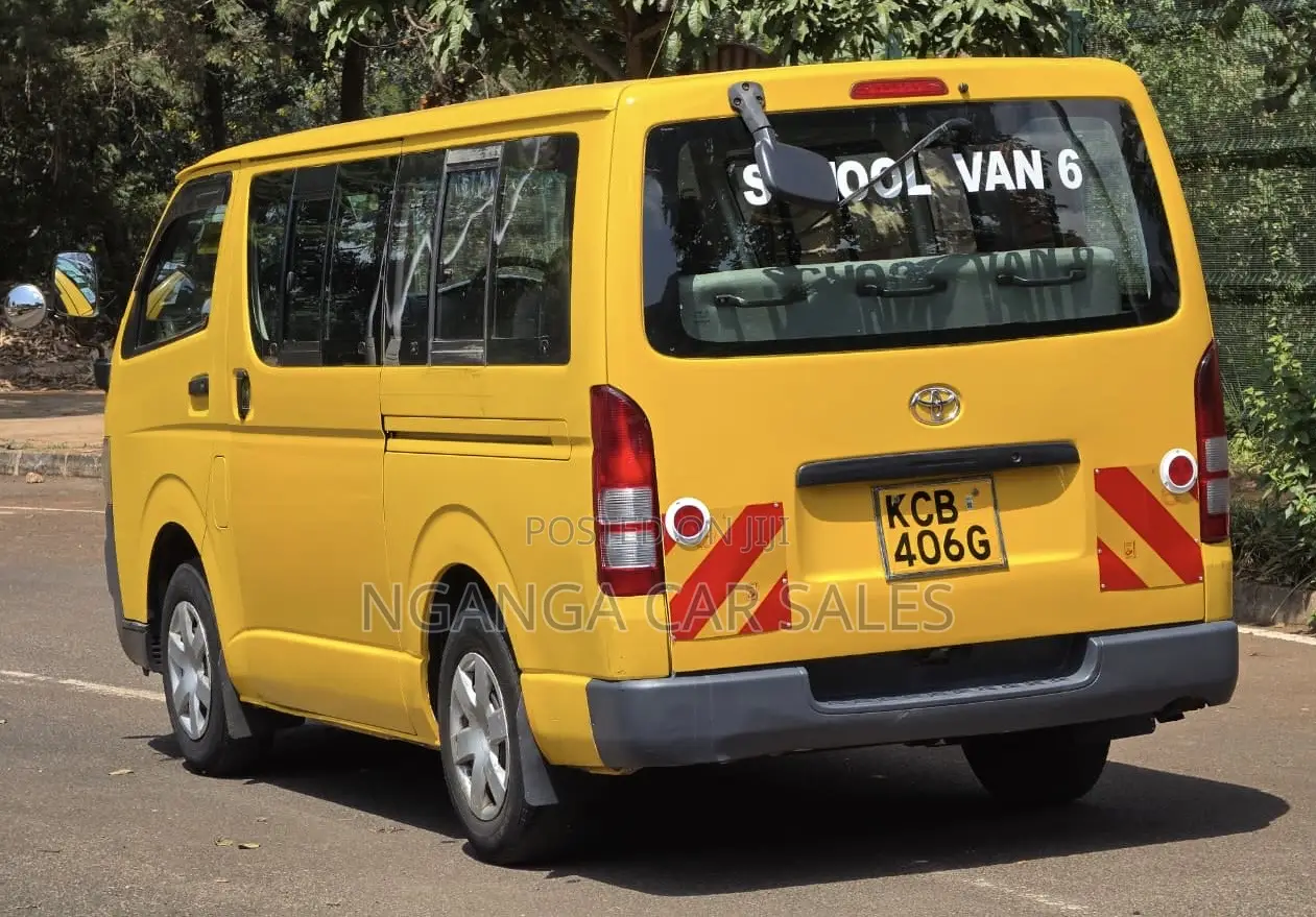 Toyota HiAce 2007 Yellow