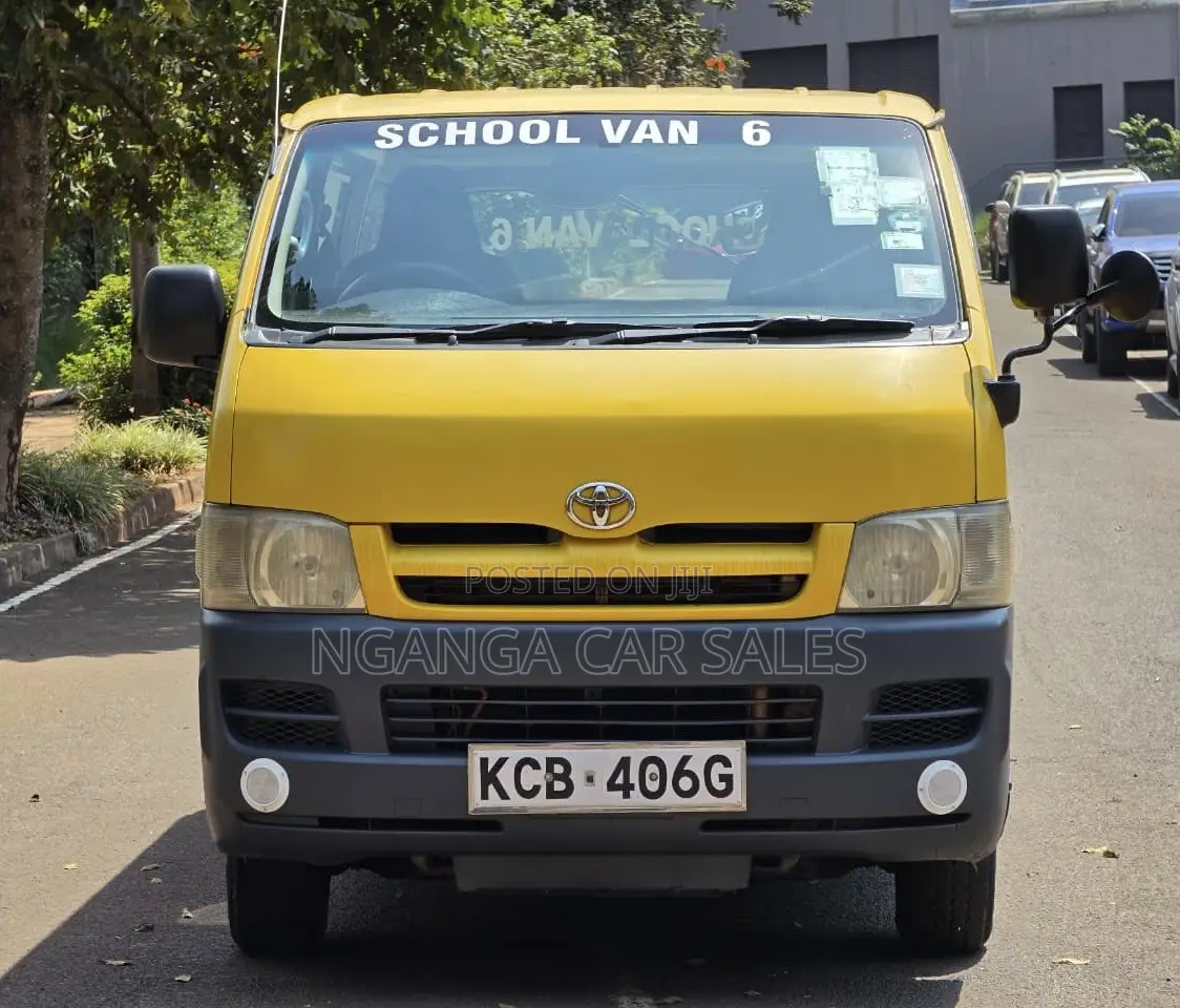 Toyota HiAce 2007 Yellow