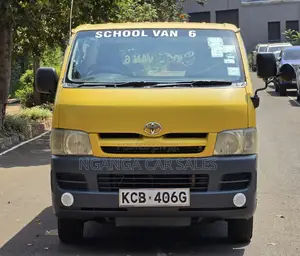 Toyota HiAce 2007 Yellow