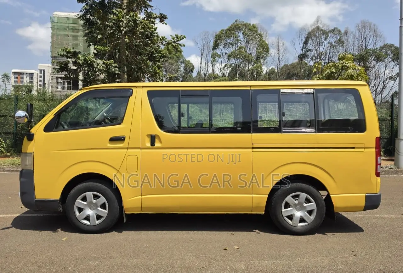 Toyota HiAce 2007 Yellow