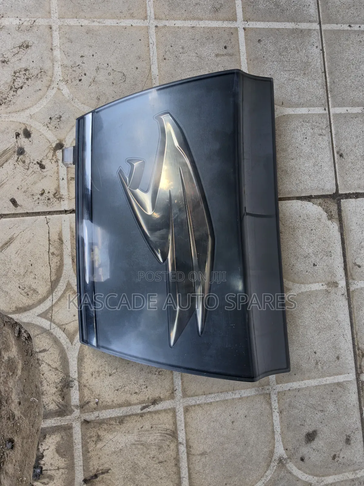 Grill Logo Toyota Harrier 2018+ New Model