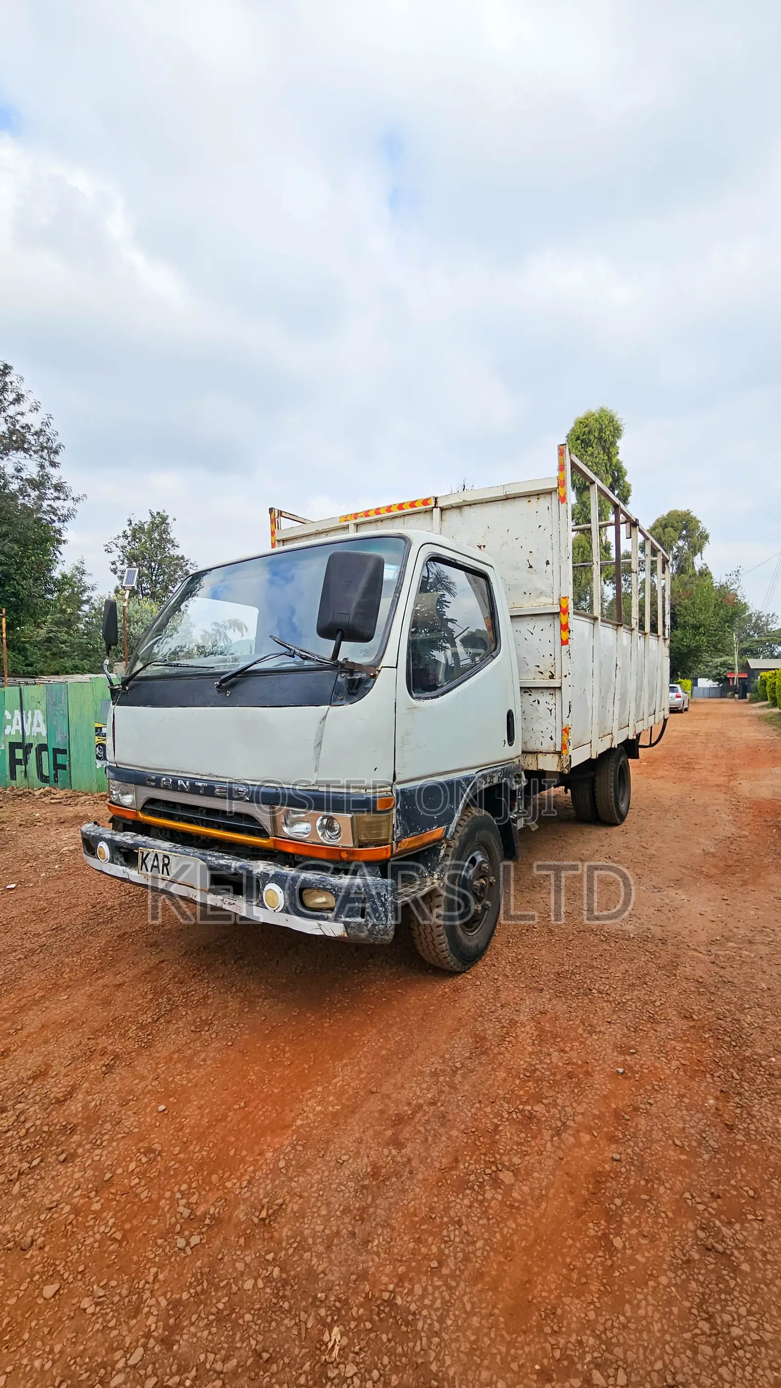 Mitsubishi Canter 1996 White