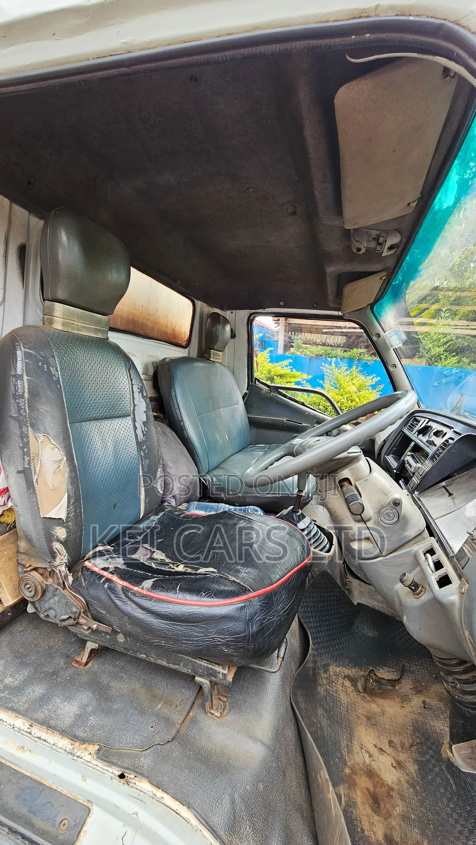 Mitsubishi Canter 1996 White