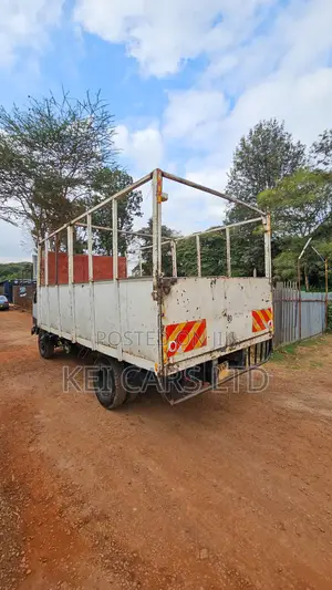 Mitsubishi Canter 1996 White