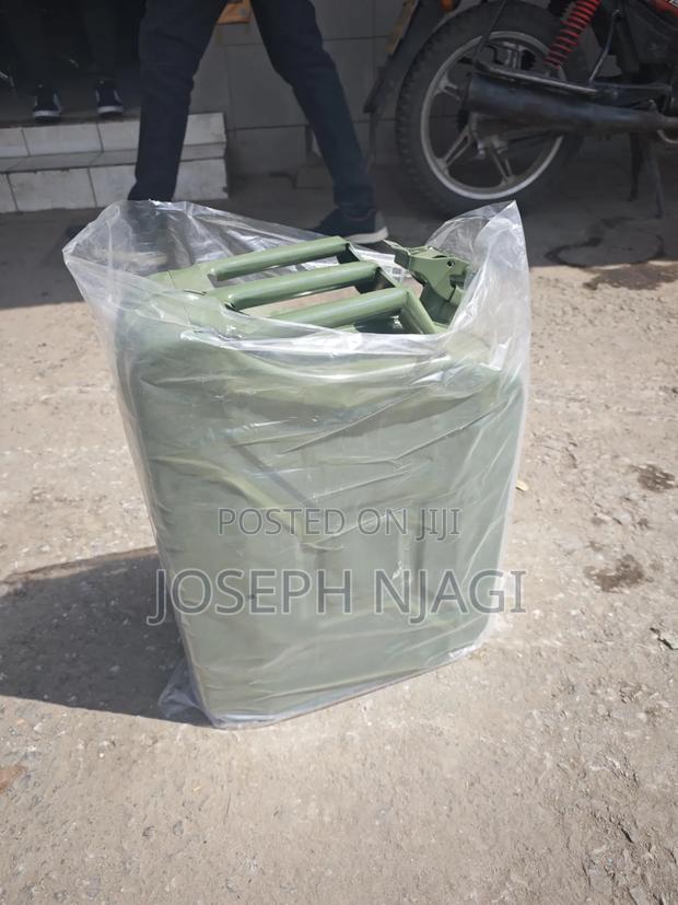 20-Liter Metal Jerry Can - thumbnail 2