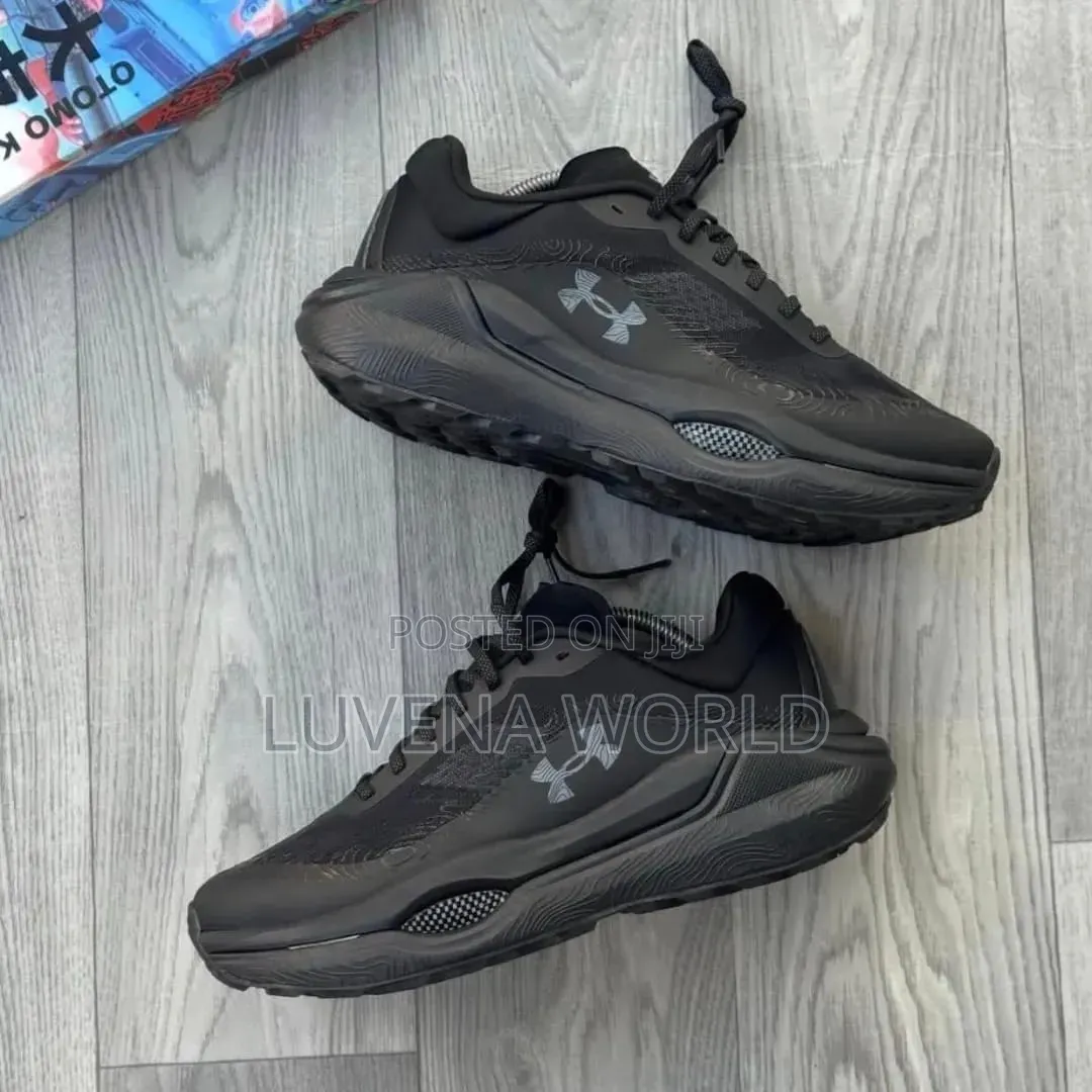 Under Armour Sneakers