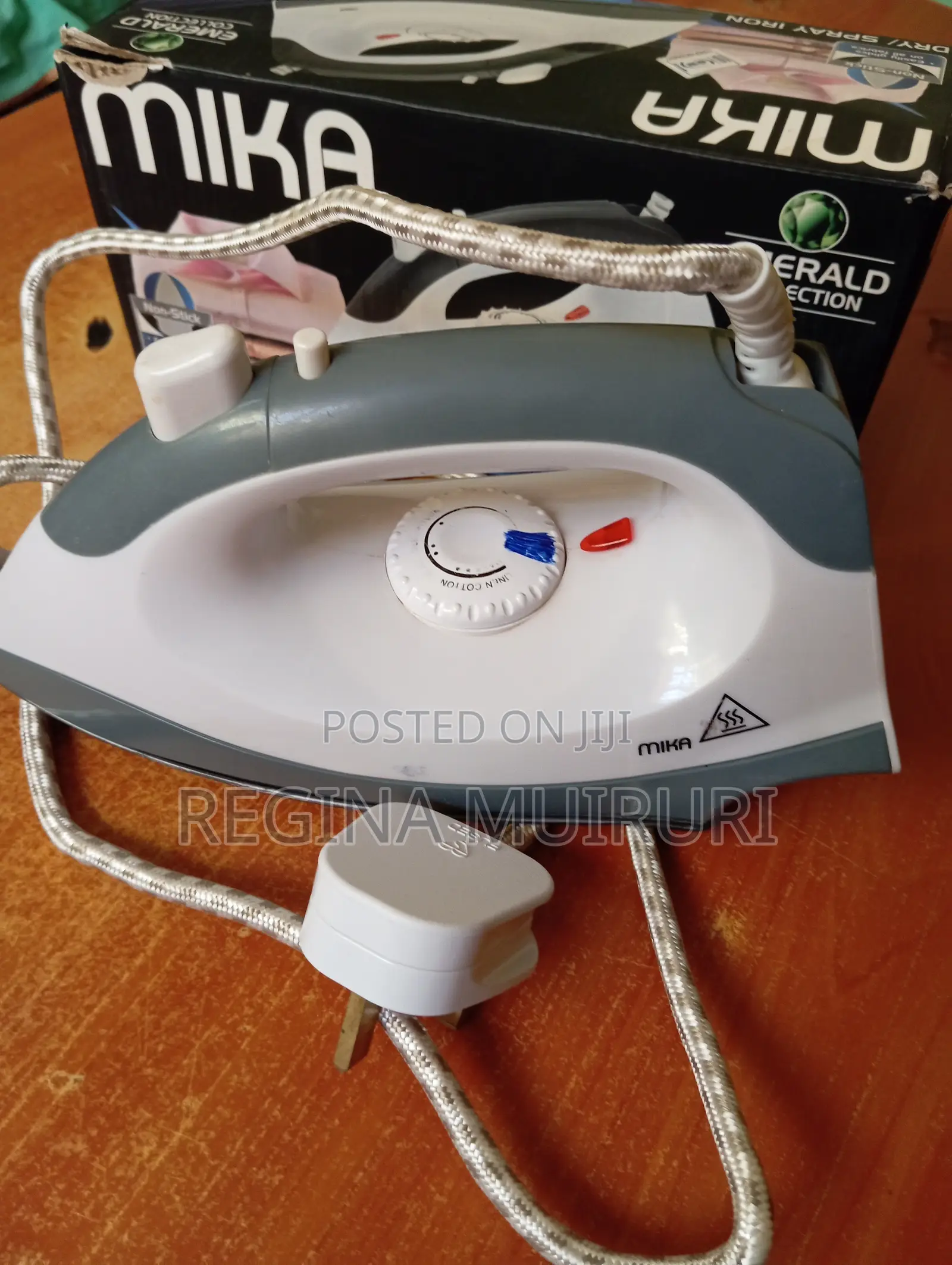 Dry/Spray Iron Box
