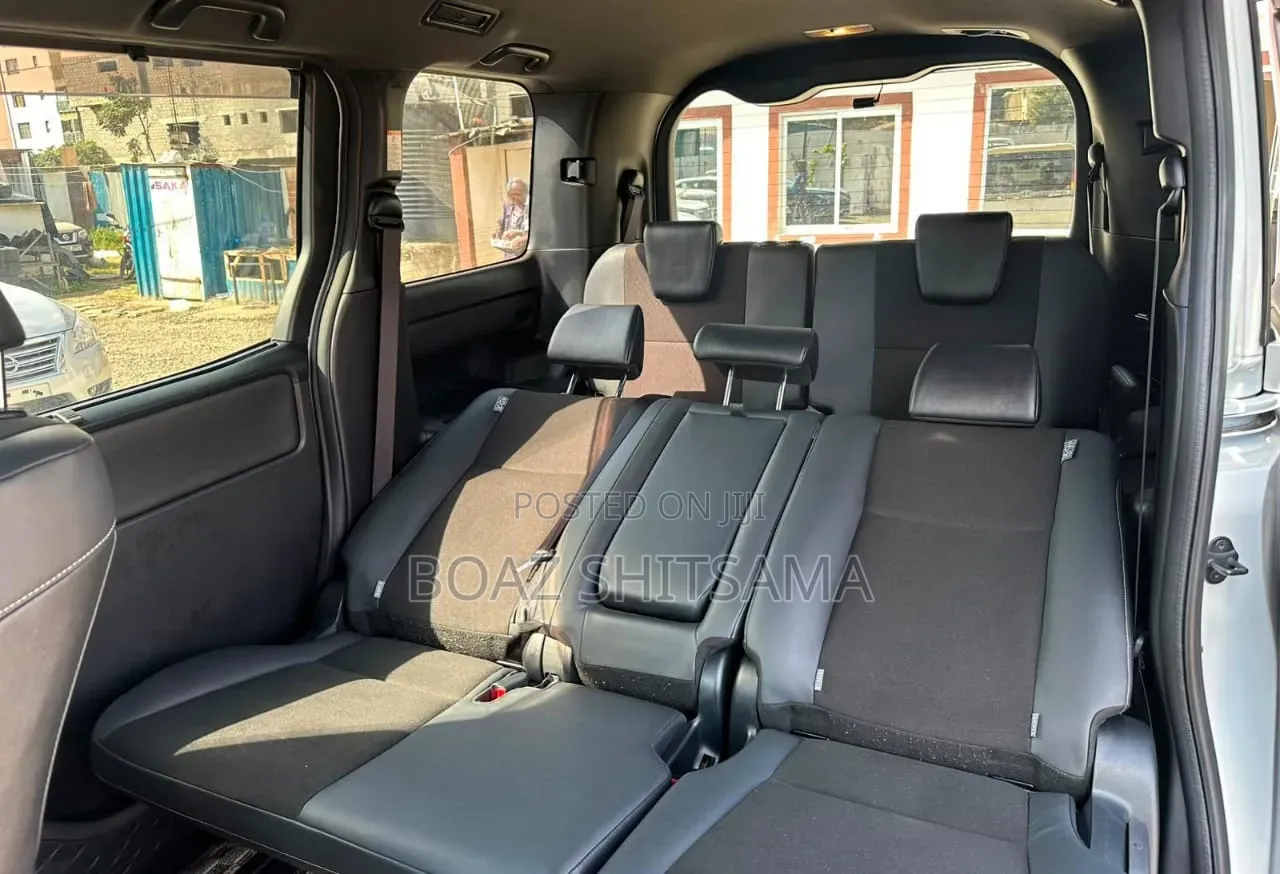 Toyota Noah 2020 White