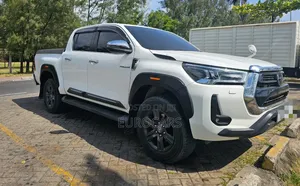 Toyota Hilux Revo Double Cab Deisel 2.4 AWD 2021 White