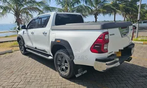Toyota Hilux Revo Double Cab Deisel 2.4 AWD 2021 White