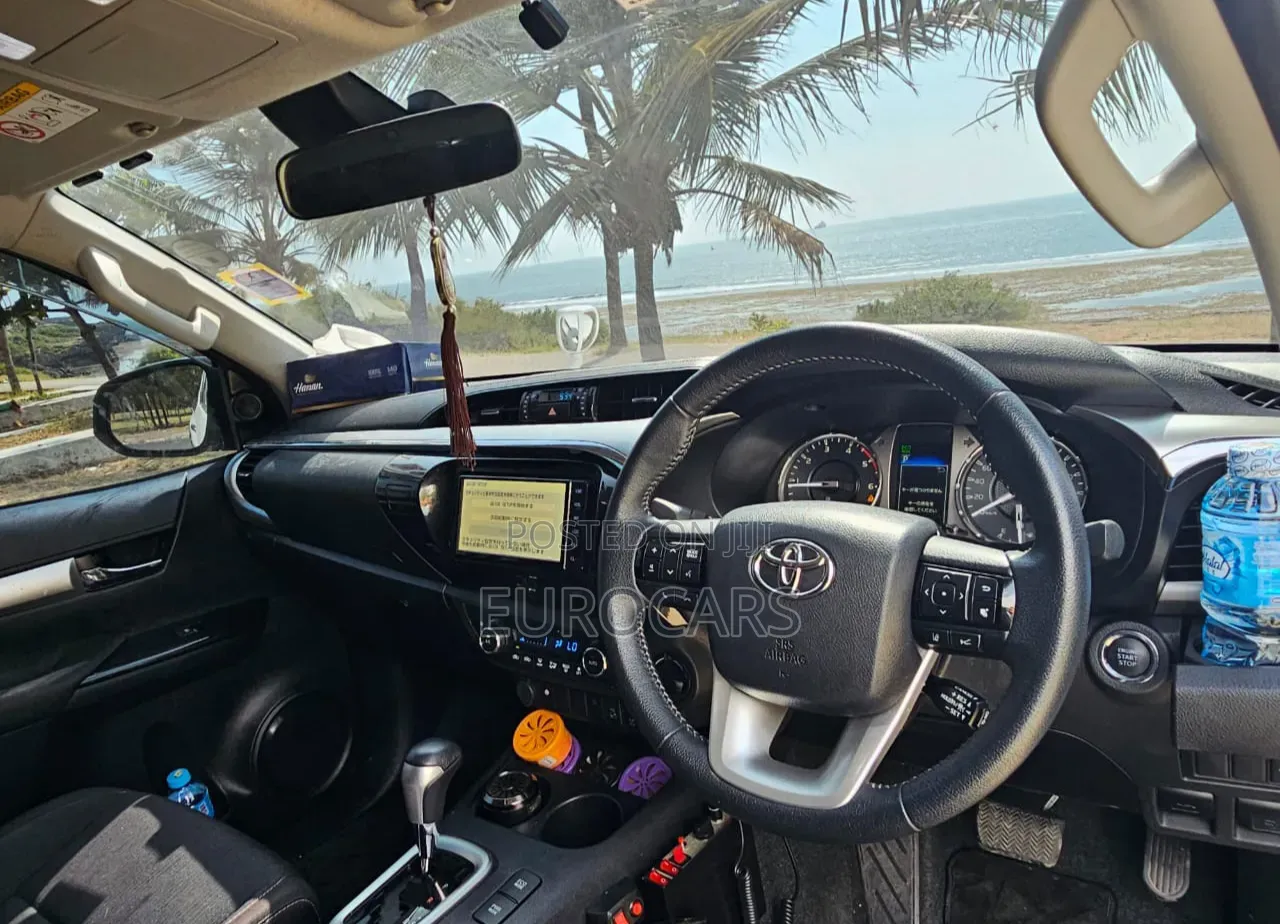 Toyota Hilux Revo Double Cab Deisel 2.4 AWD 2021 White