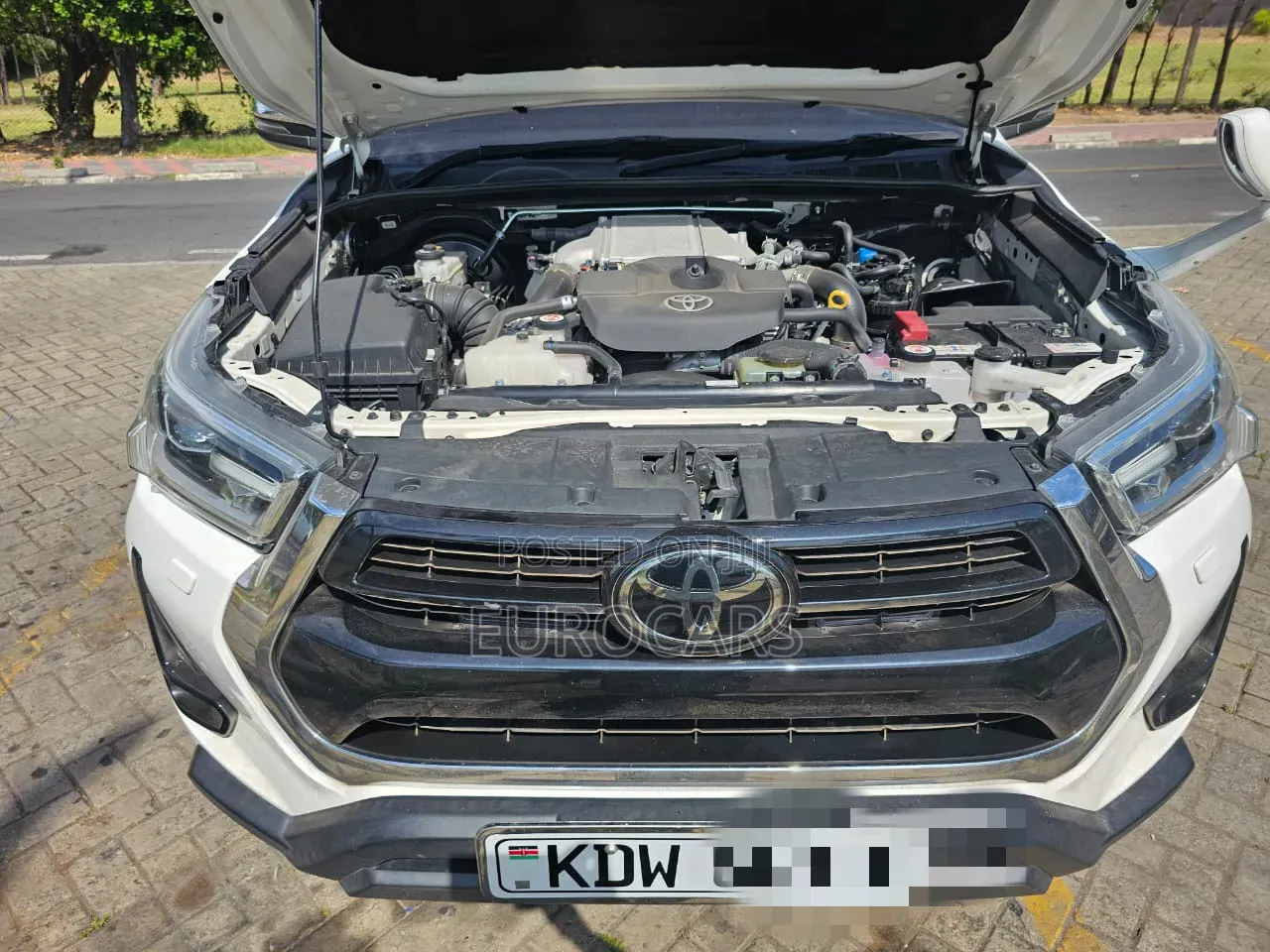 Toyota Hilux Revo Double Cab Deisel 2.4 AWD 2021 White