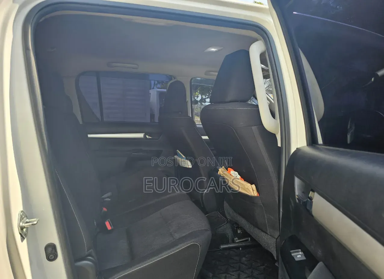 Toyota Hilux Revo Double Cab Deisel 2.4 AWD 2021 White