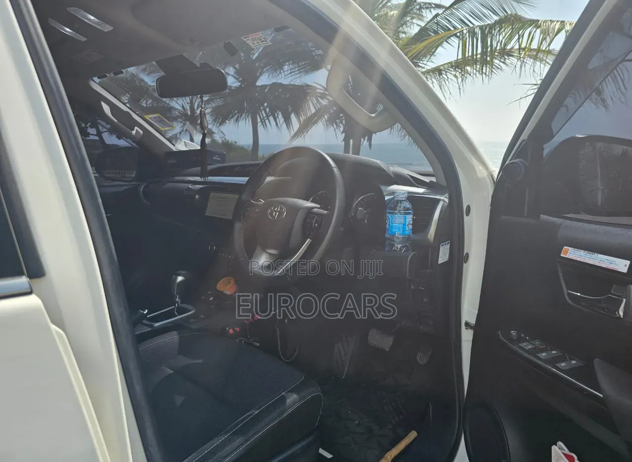 Toyota Hilux Revo Double Cab Deisel 2.4 AWD 2021 White