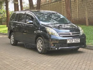 Toyota ISIS 2010 Black