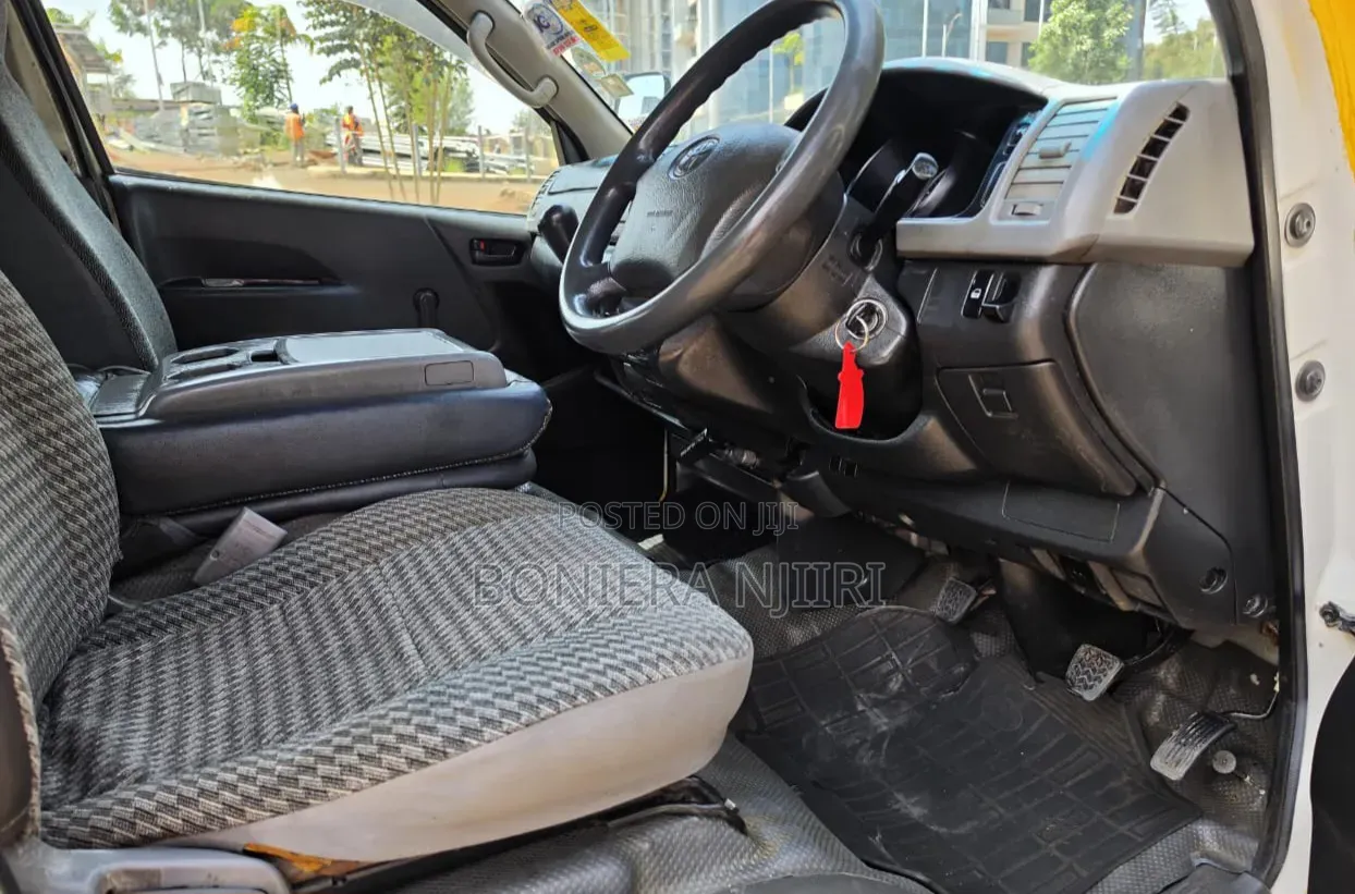 Toyota HiAce 2008 Yellow