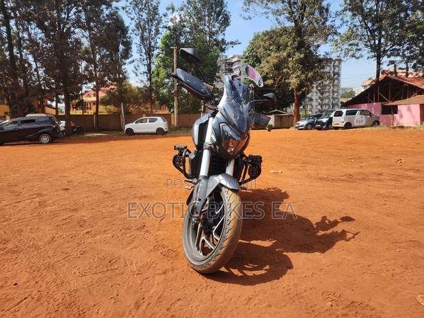 Bajaj Dominar 400 2024 Black - thumbnail 3
