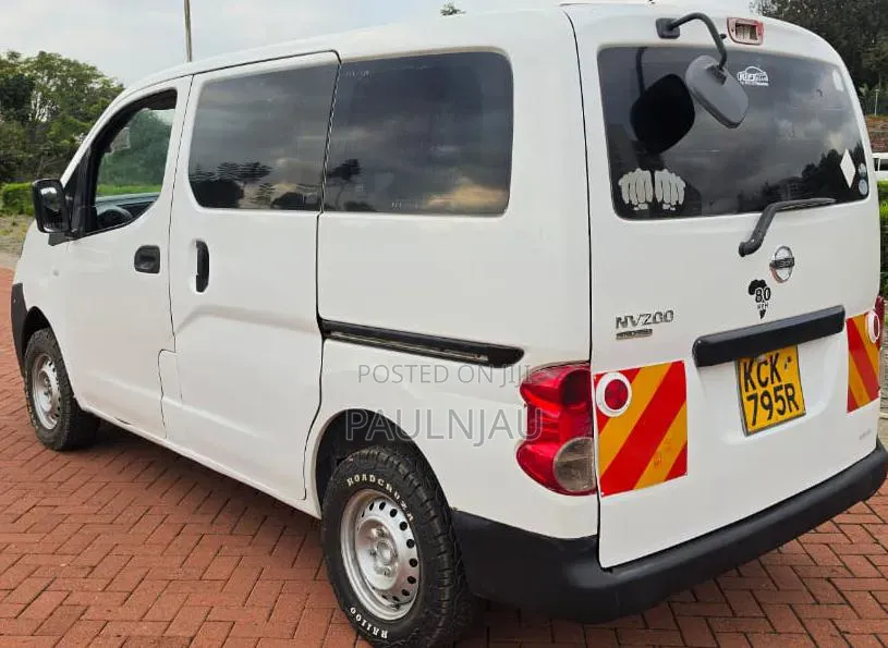 Nissan NV200 2011 White
