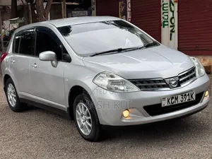 Nissan Tiida 2010 Silver